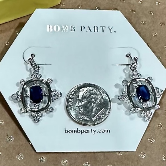 💙✨ Stunning Bomb Party Blue Gemstone Dangle Earrings ✨ - Picture 3 of 4